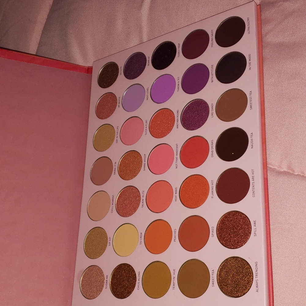 Morphe eye shadow palette